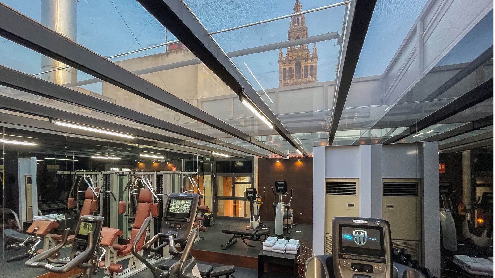 Gym of the EME Catedral Mercer Hotel