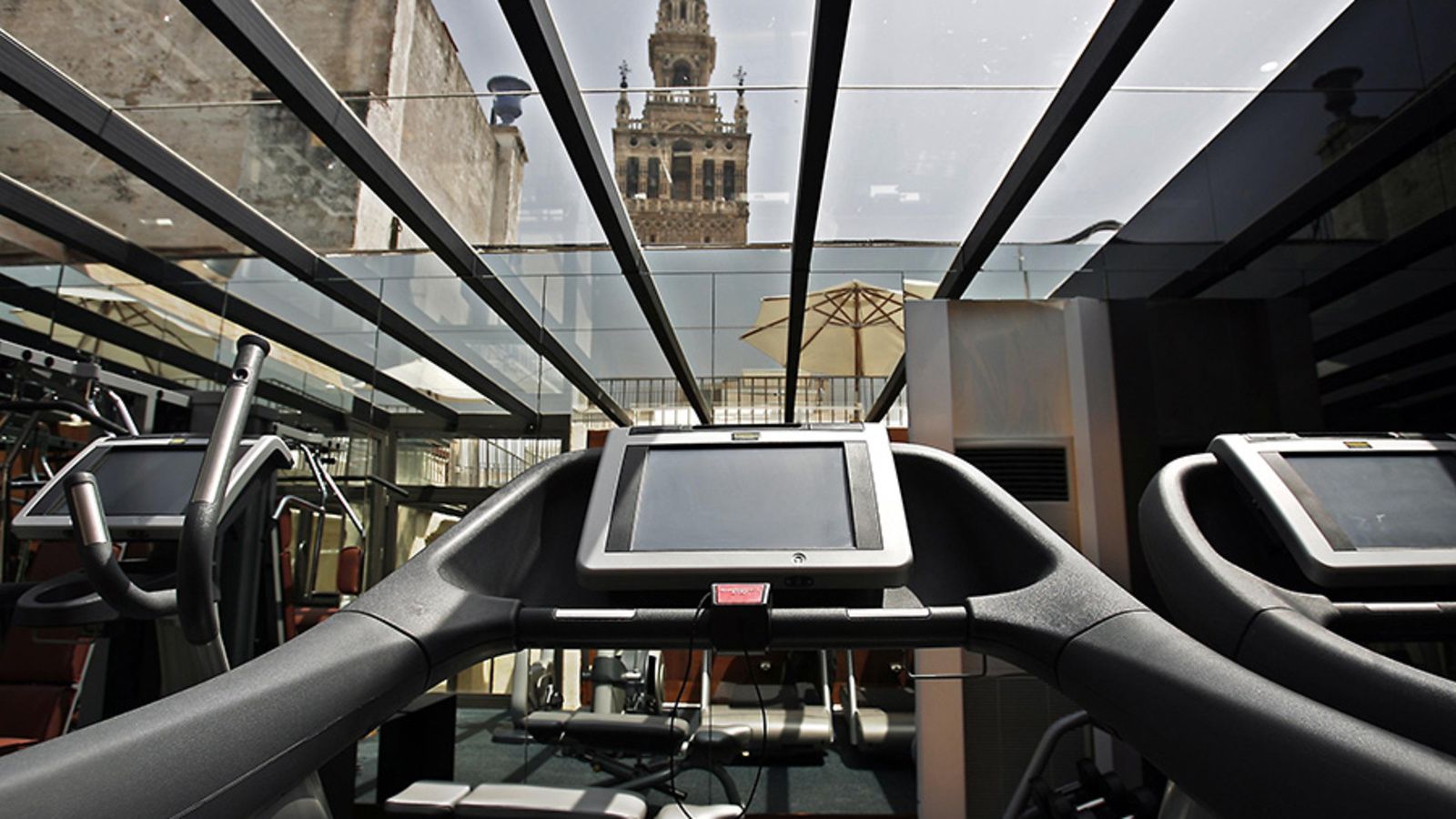Gimnasio del EME Catedral Mercer Hotel