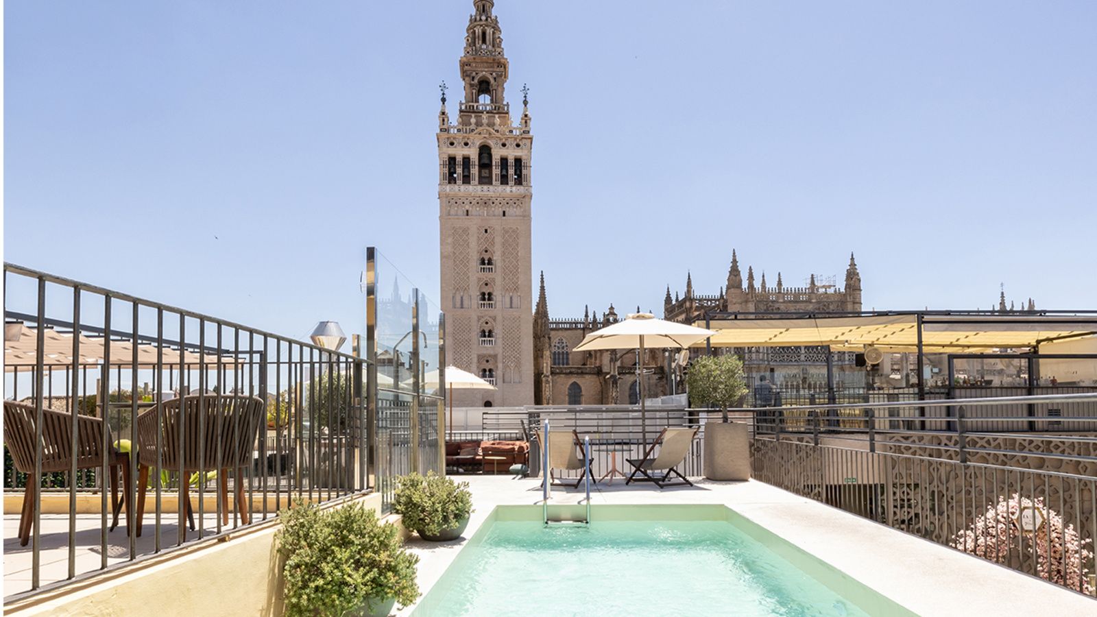 Piscina del Hotel EME Catedral Mercer