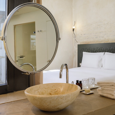 Bathroom mirror of the Suite Views at the EME Catedral Mercer hotel