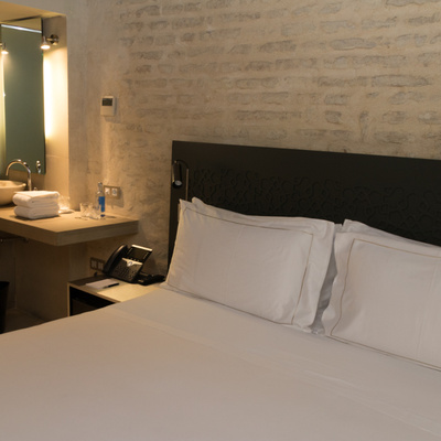 Bed of the Standard Room at the EME Catedral Mercer Hotel