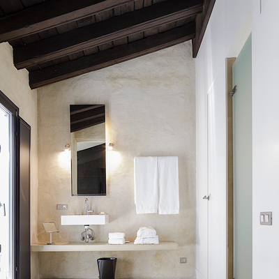 Baño de la Grand Deluxe Vistas en el EME Catedral Mercer Hotel