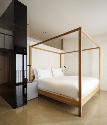 Bedroom of the EME Catedral Mercer Hotel