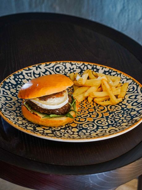 Burger at Al Lado Restaurant at Hotel EME Catedral Mercer 