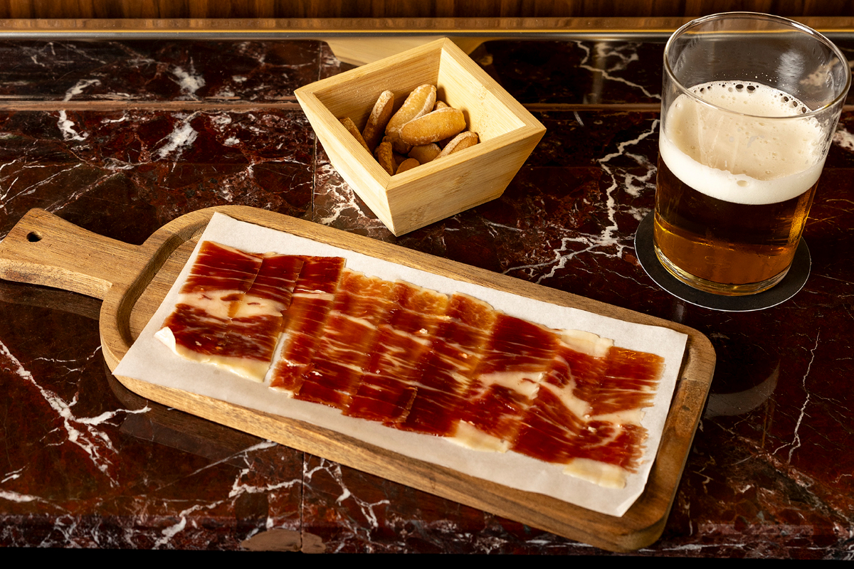 Tapa de jambon ibérique chez Maestro à l'Hôtel EME Catedral Mercer