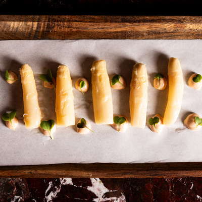 Asparagus tips with kimchi mayonnaise at Maestro in the Hotel EME Catedral Mercer