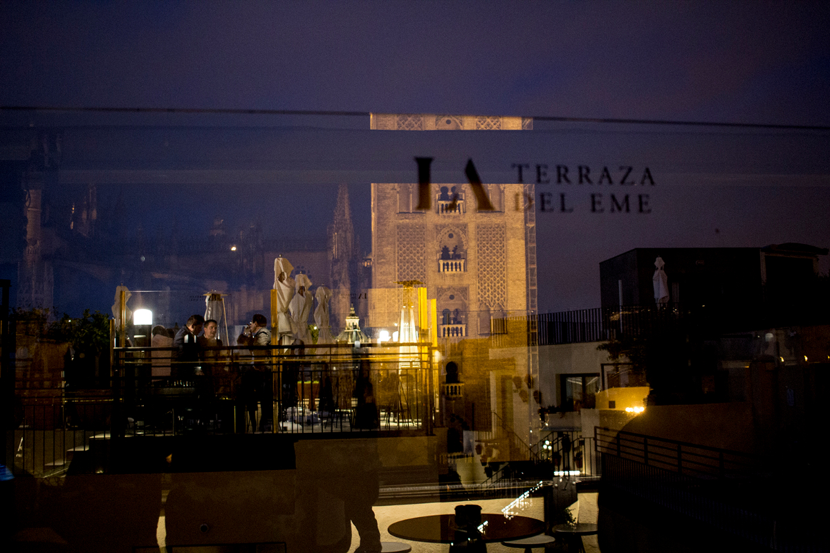 La Terraza del EME bar panorámico con vistas a la catedral de Sevilla