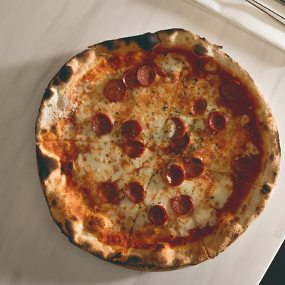 Peperoni pizza at Restaurant Al Lado in the Hotel EME Catedral Mercer