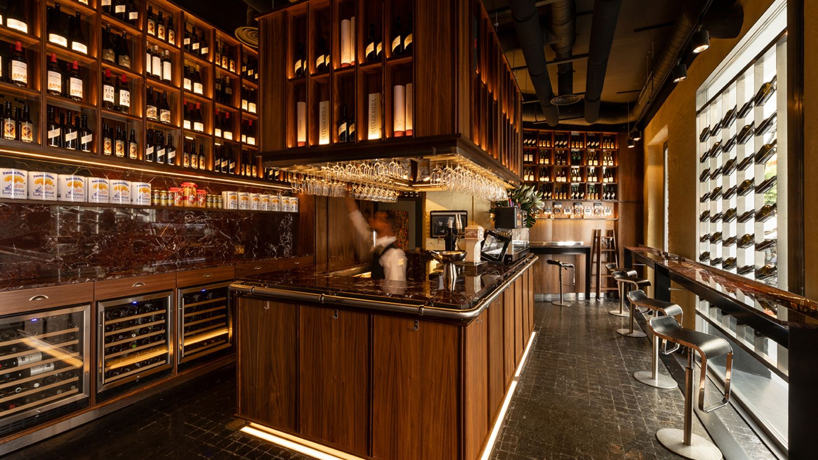 Maestro Wine and Tapas Bar at the Hotel EME Catedral Mercer in Seville