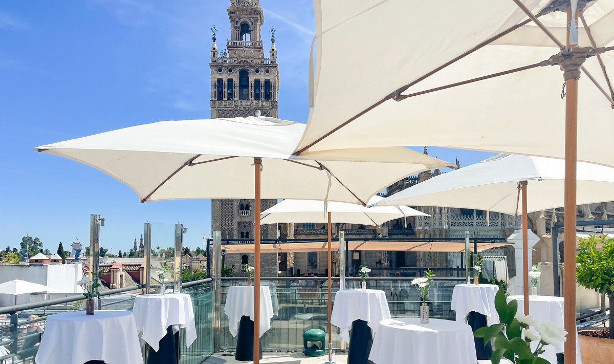 Private events by the Hotel EME Catedral Mercer rooftop terrace with views over the Cathedral