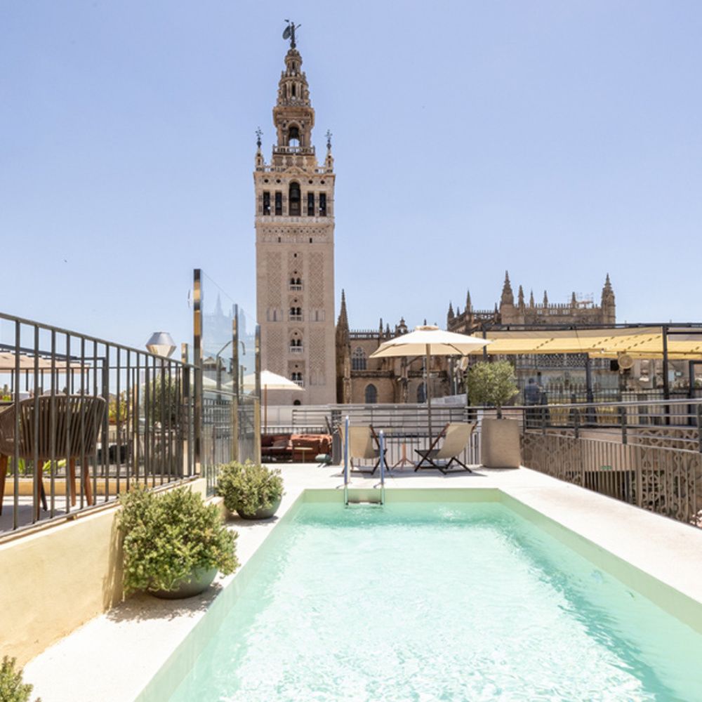 Swimming-pool at the Hotel EME Catedral Mercer