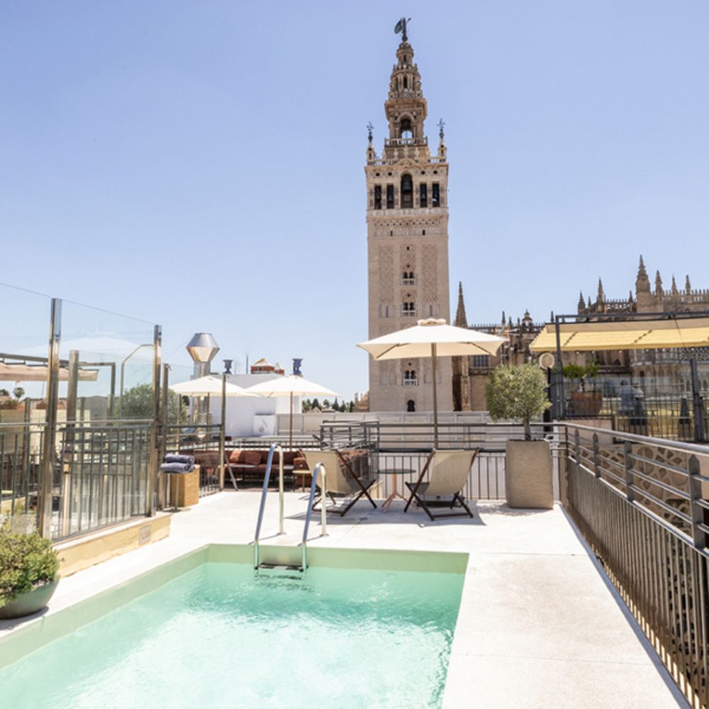 Swimming-pool at the Hotel EME Catedral Mercer