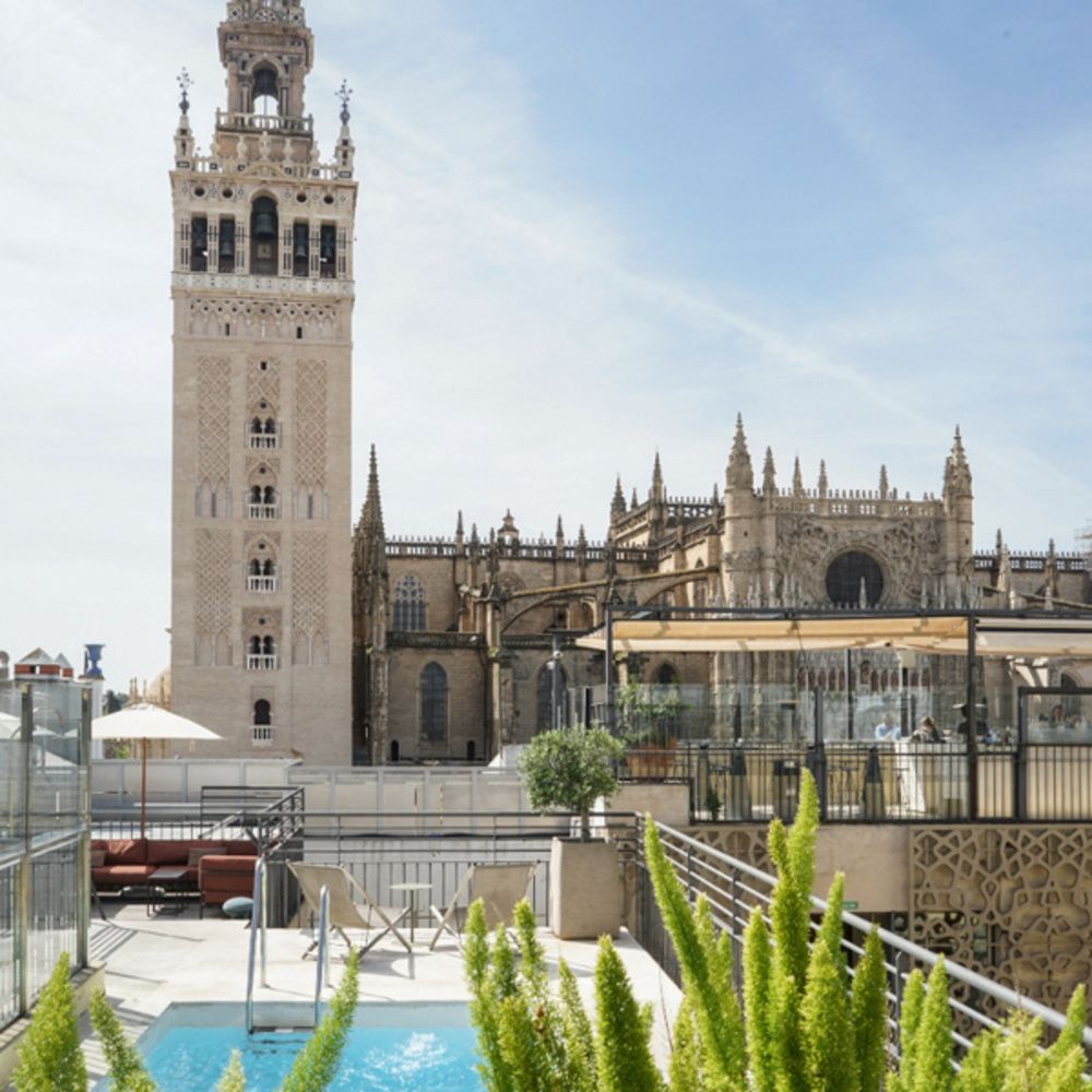 Swimming-pool at the Hotel EME Catedral Mercer